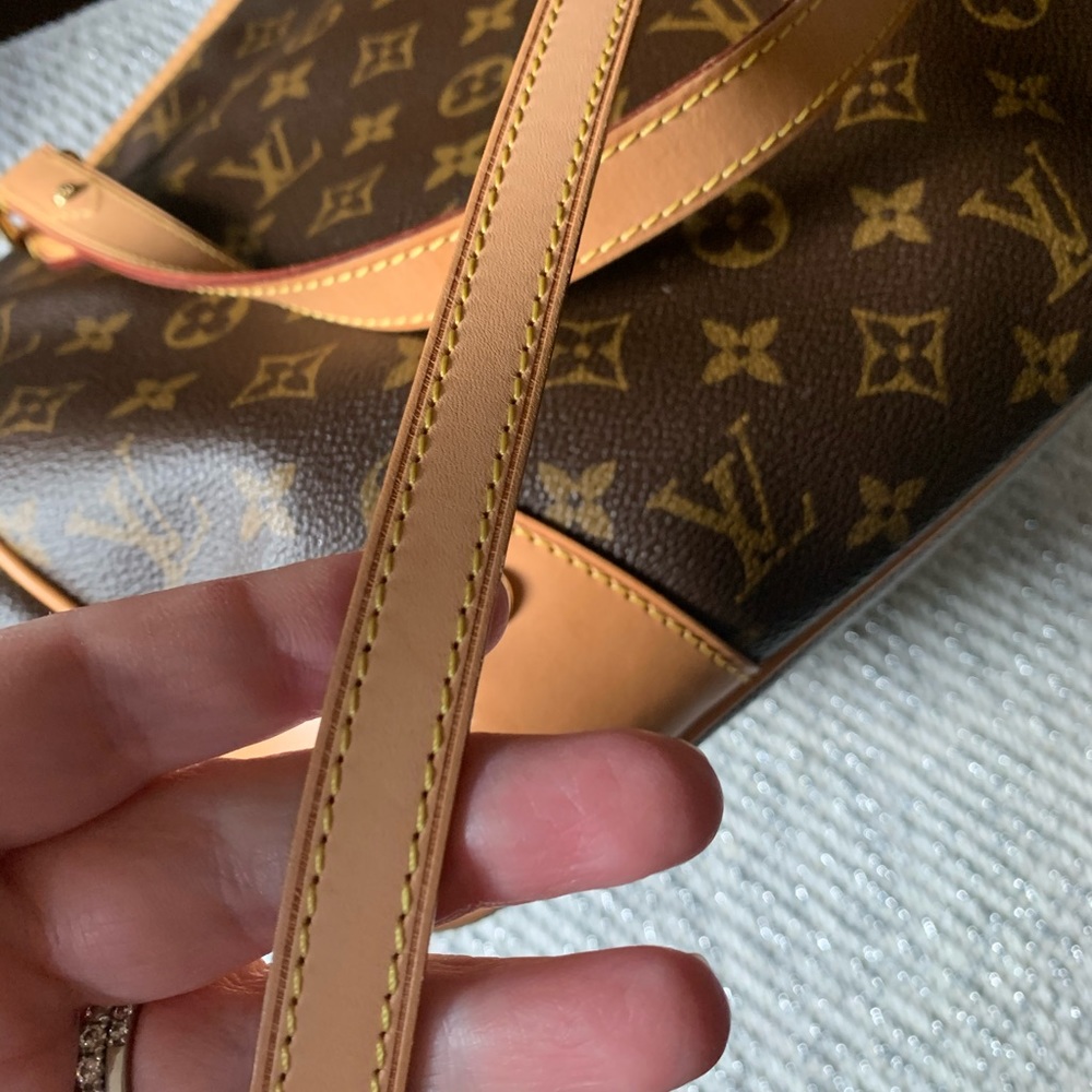 Authentic Louis Vuitton Estrella MM handbag - Picture 10 of 13